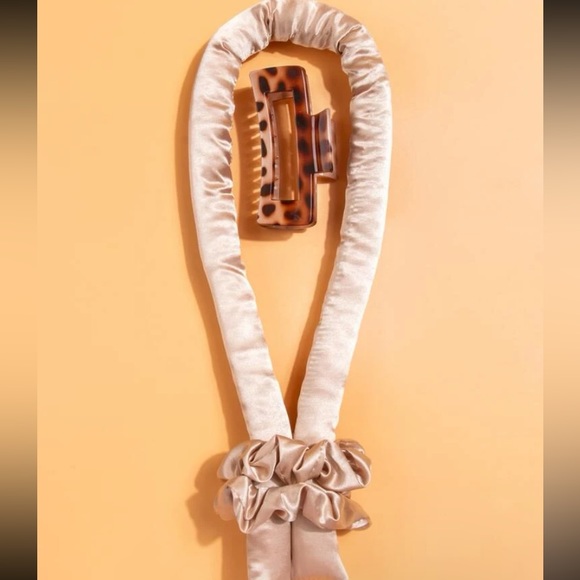 3/$25 Heatless Hair curling set - Picture 2 of 7